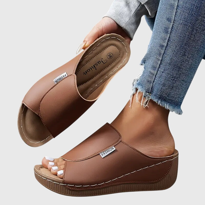 BRIVA COMFORT WALKING SANDALS